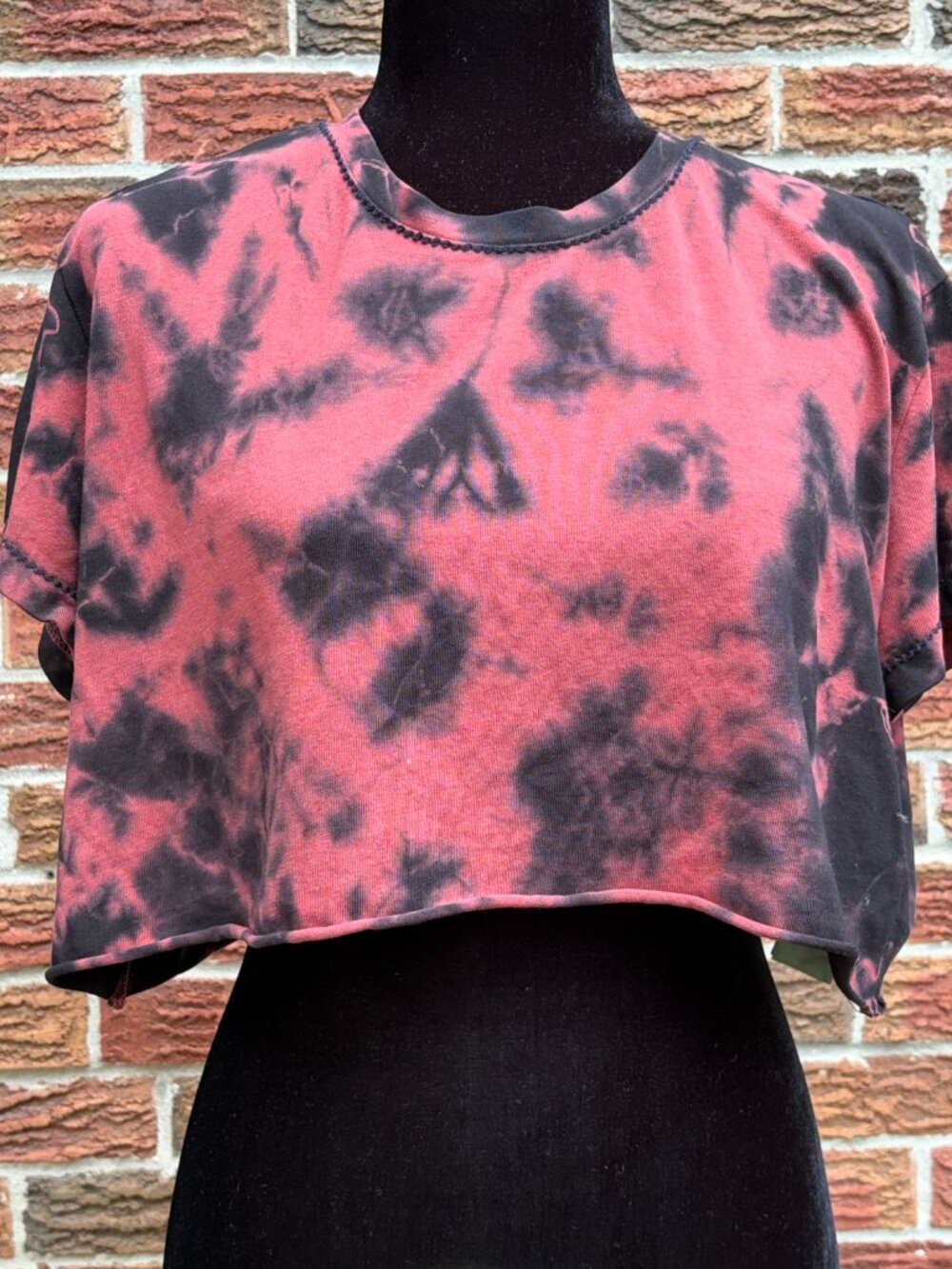 True Religion XL Red Black Tie Dye Crop Top Tee NWOT Y2K